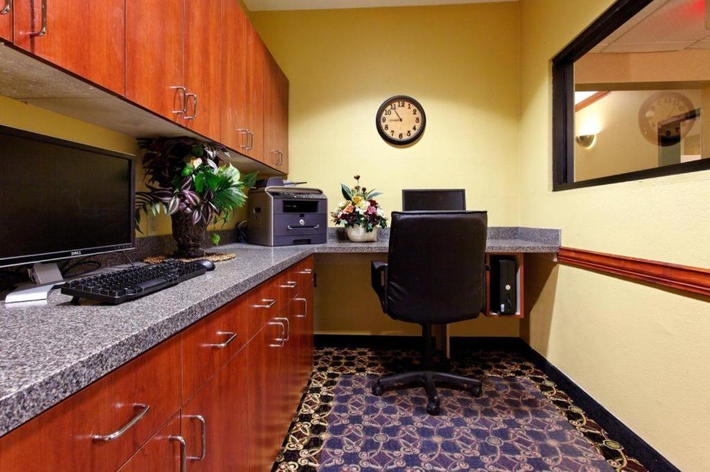 Holiday Inn Express Crockett By Ihg Zewnętrze zdjęcie