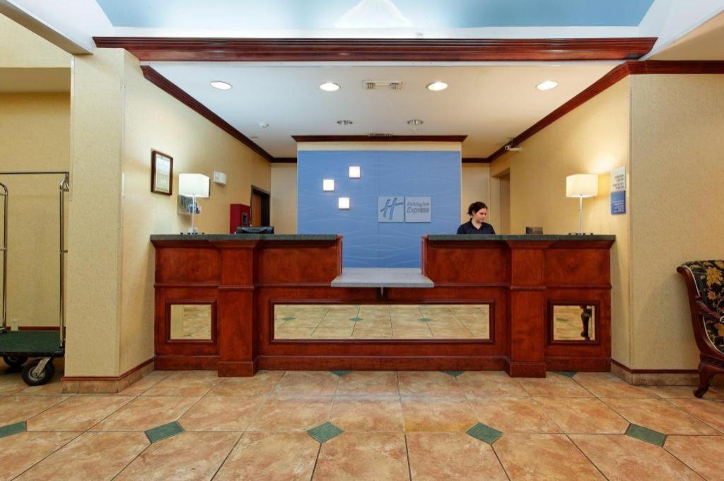 Holiday Inn Express Crockett By Ihg Zewnętrze zdjęcie